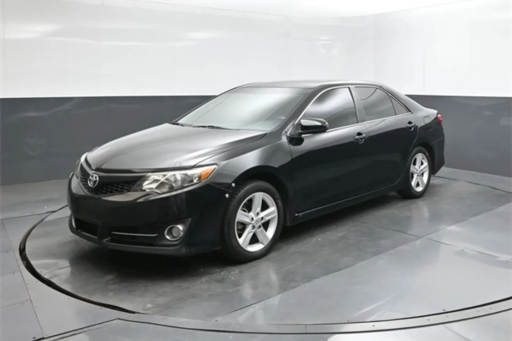 2014 Toyota Camry L photo 1