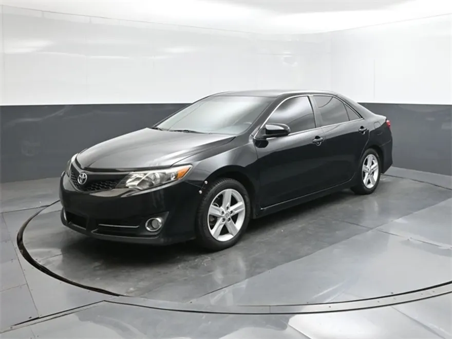 2014 Toyota Camry L photo 1