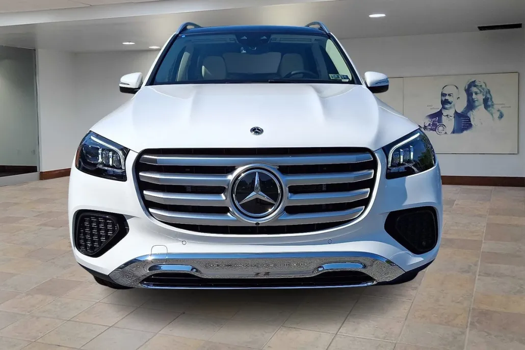 2026 Mercedes Benz GLS 450 4MATIC photo 1