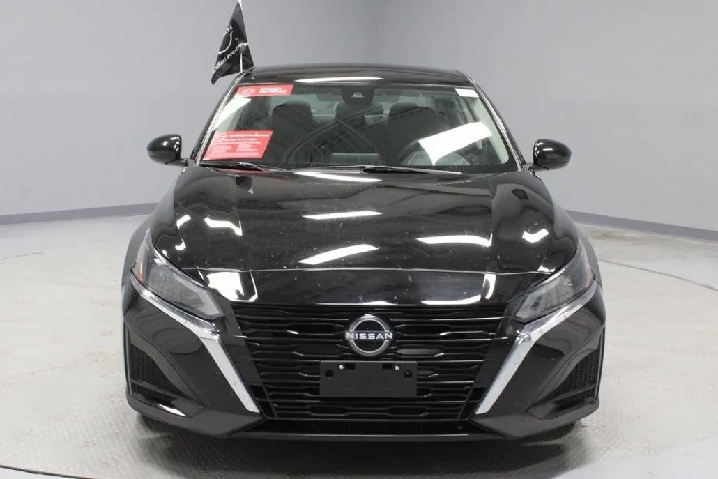 2023 Nissan Altima 2.5 SV photo 1