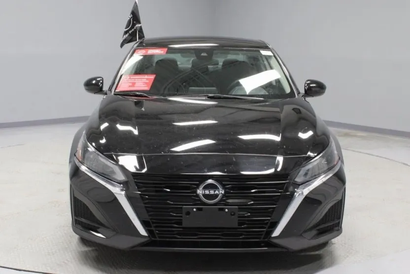 2023 Nissan Altima 2.5 SV photo 1