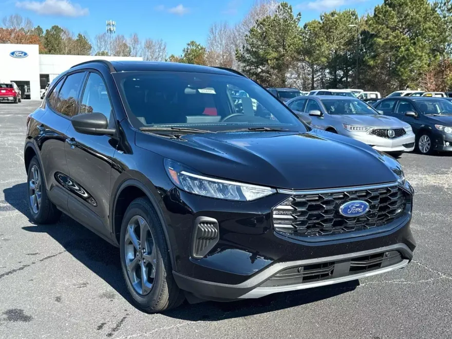 2025 Ford Escape ST-Line photo 1