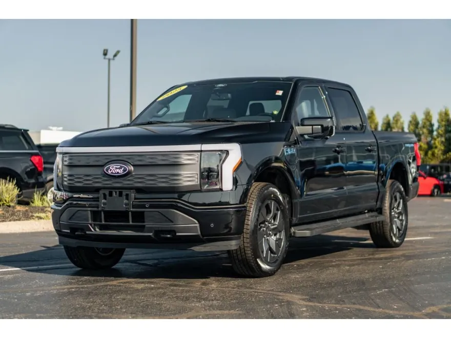 2025 Ford F-150 Lightning Lariat photo 1