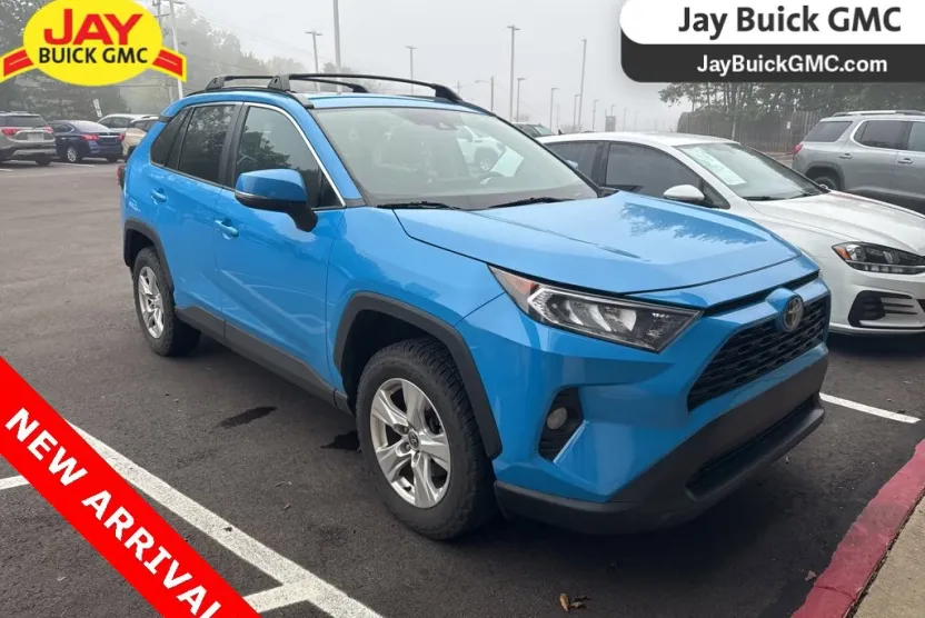 2021 Toyota RAV4 XLE photo 1