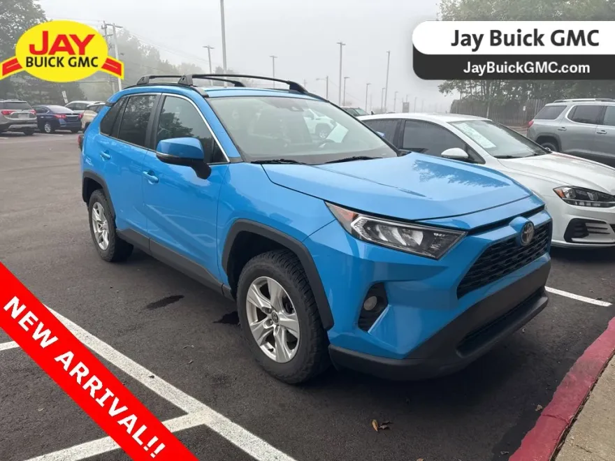 2021 Toyota RAV4 XLE photo 1