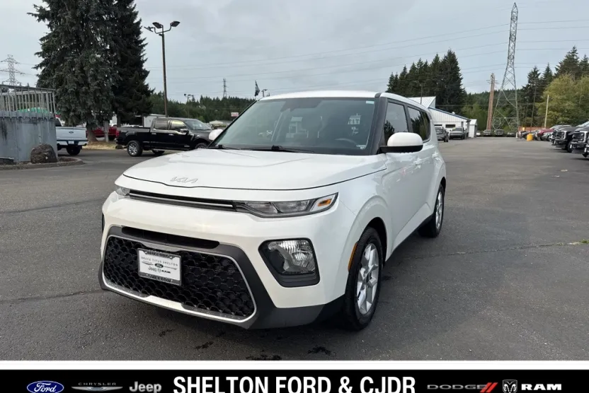 2022 Kia Soul LX photo 1