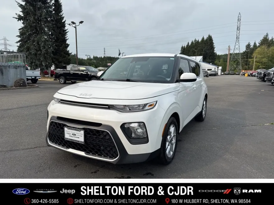 2022 Kia Soul LX photo 1