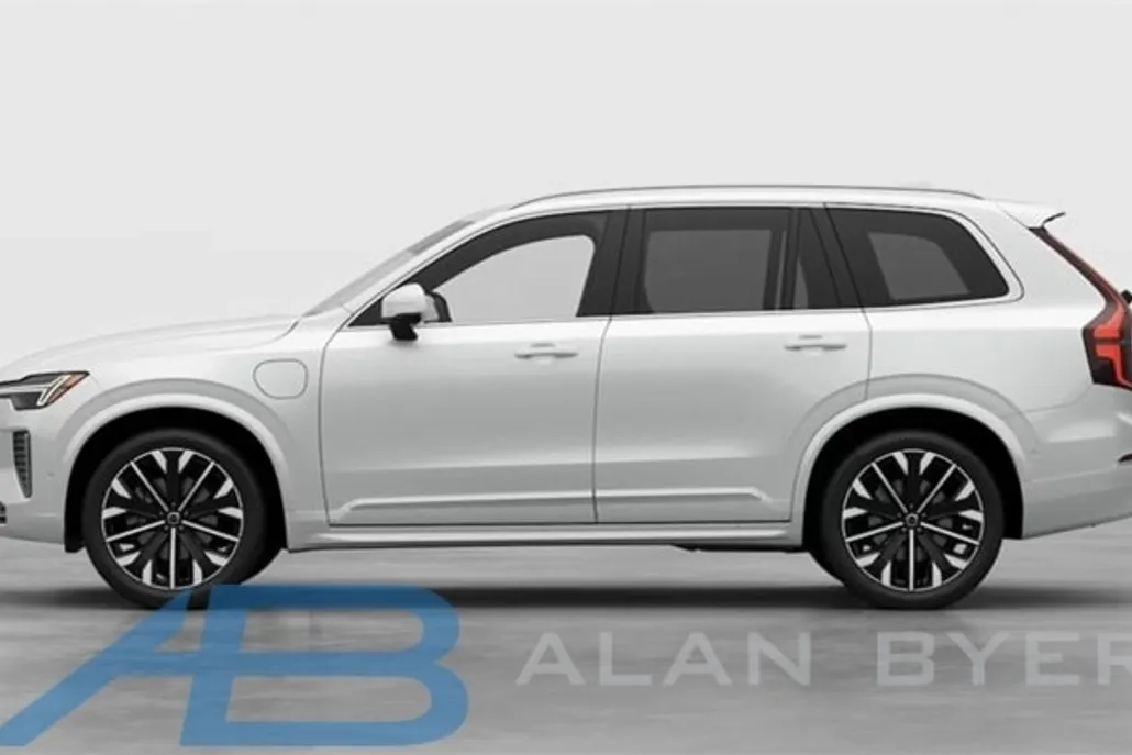 2026 Volvo XC90 T8 Plus photo 1