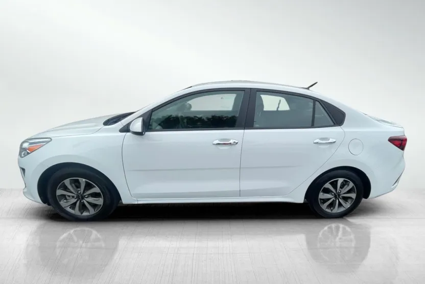 2022 Kia Rio S photo 1