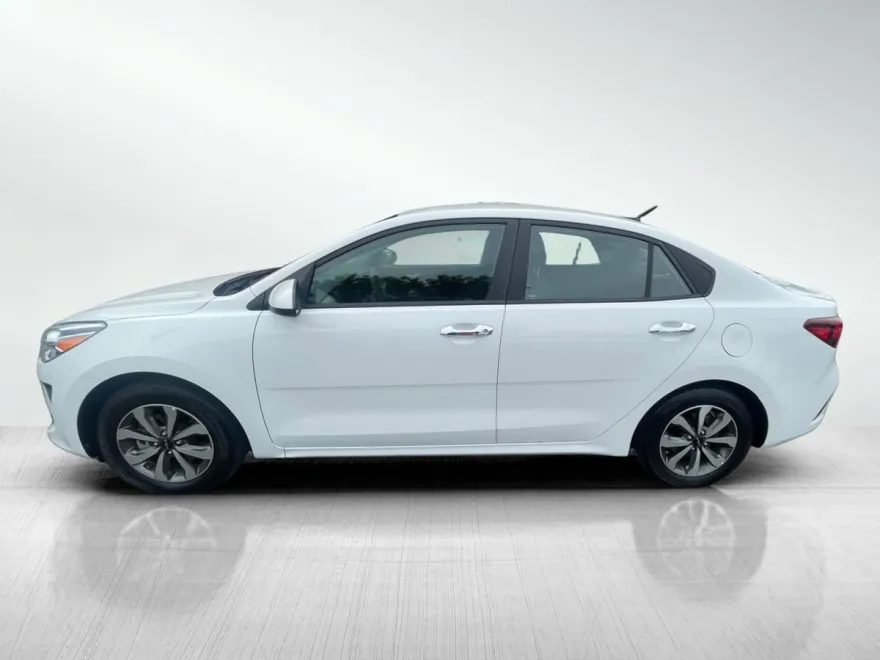 2022 Kia Rio S photo 1