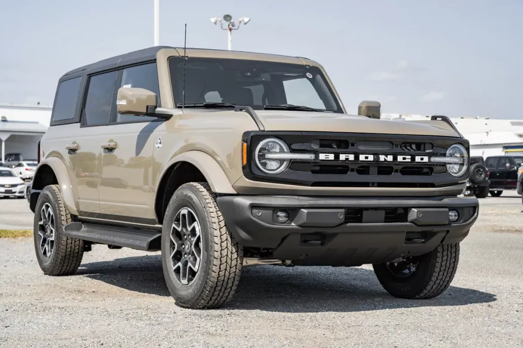 2025 Ford Bronco Outer Banks photo 1