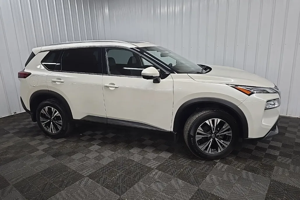 2021 Nissan Rogue SV photo 1