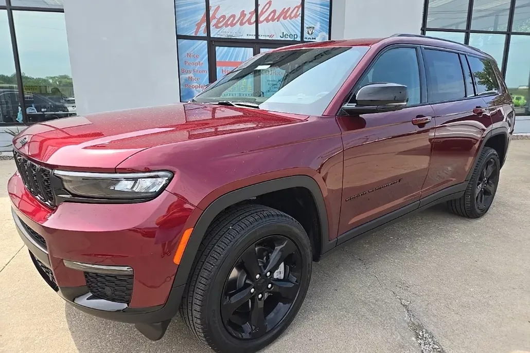 2025 Jeep Grand Cherokee Limited photo 1