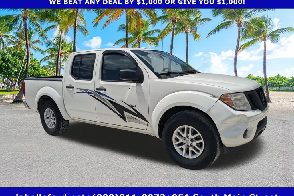2016 Nissan Frontier Crew Cab SV photo 1