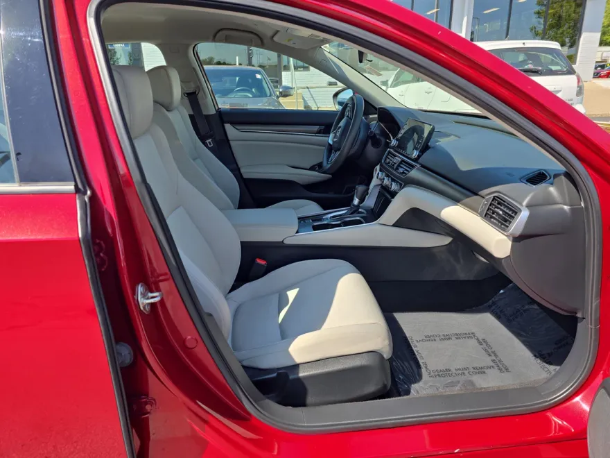2019 Honda Accord LX 1.5T photo 1