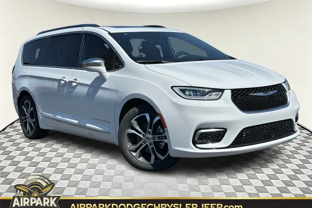 2024 Chrysler Pacifica Pinnacle photo 1
