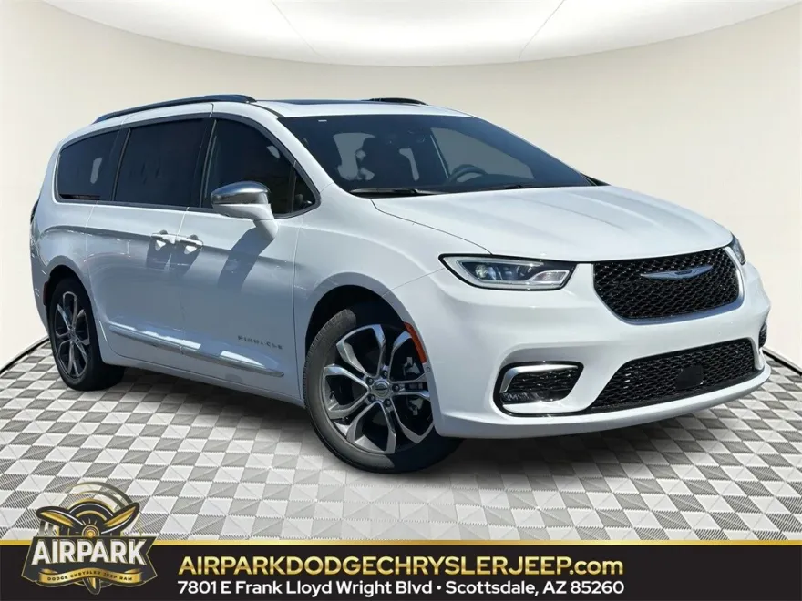 2024 Chrysler Pacifica Pinnacle photo 1