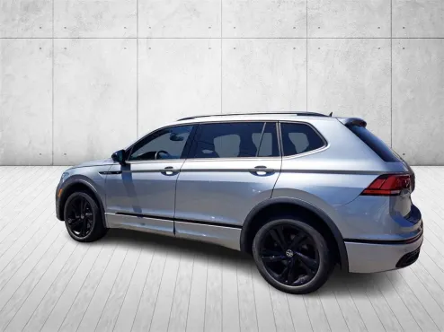 2023 Volkswagen Tiguan SE R-Line Black photo 4