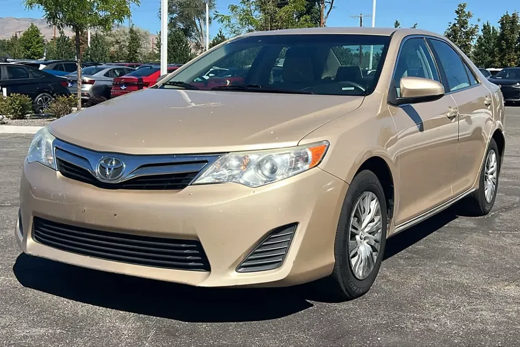 2012 Toyota Camry LE photo 1