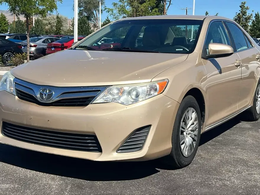 2012 Toyota Camry LE photo 1