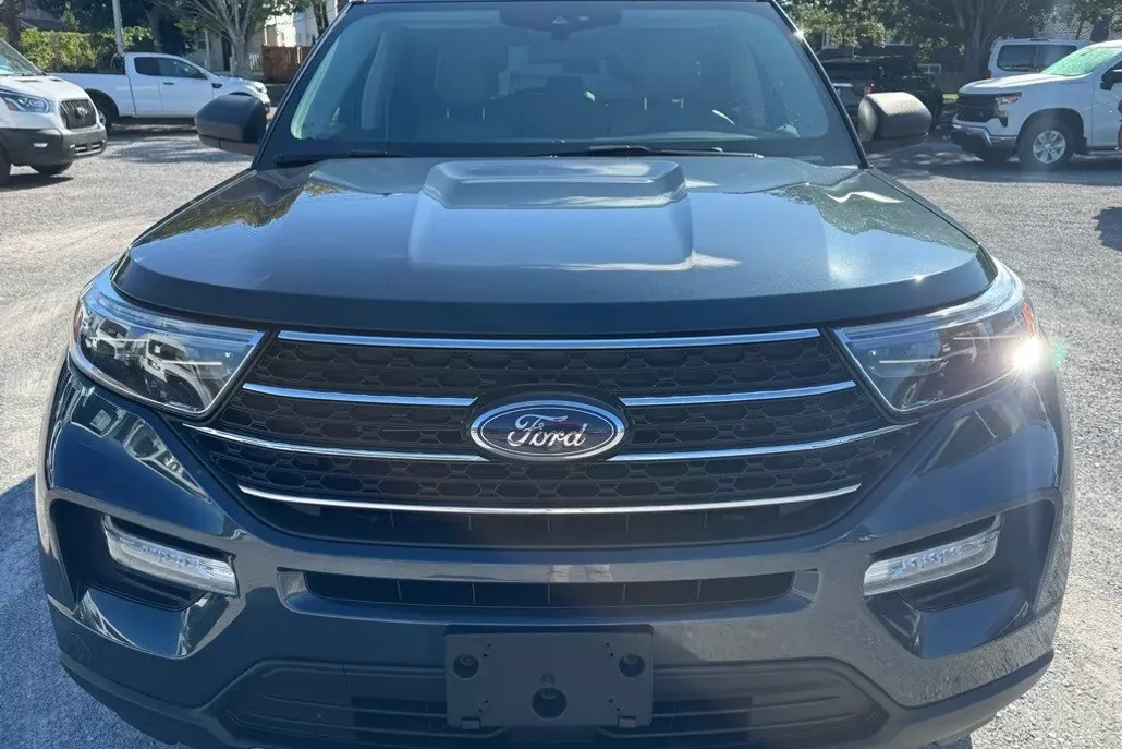 2022 Ford Explorer XLT photo 1