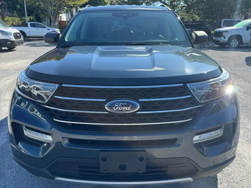 2022 Ford Explorer XLT photo 1