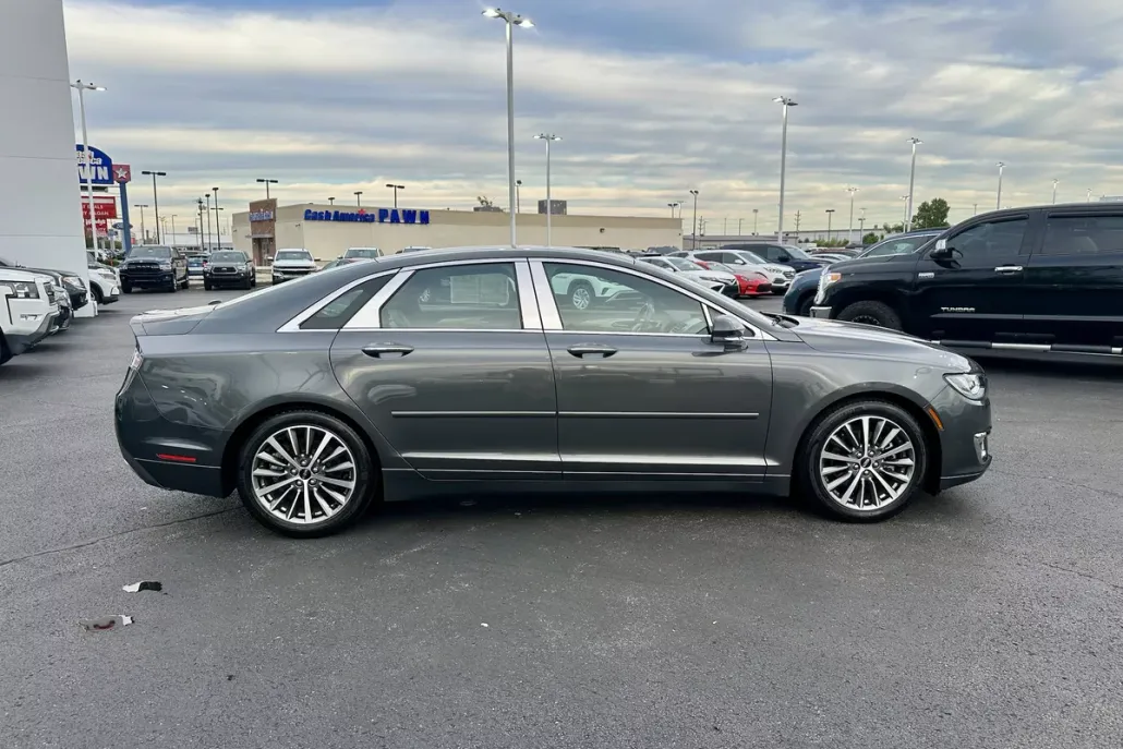 2020 Lincoln MKZ Standard photo 1