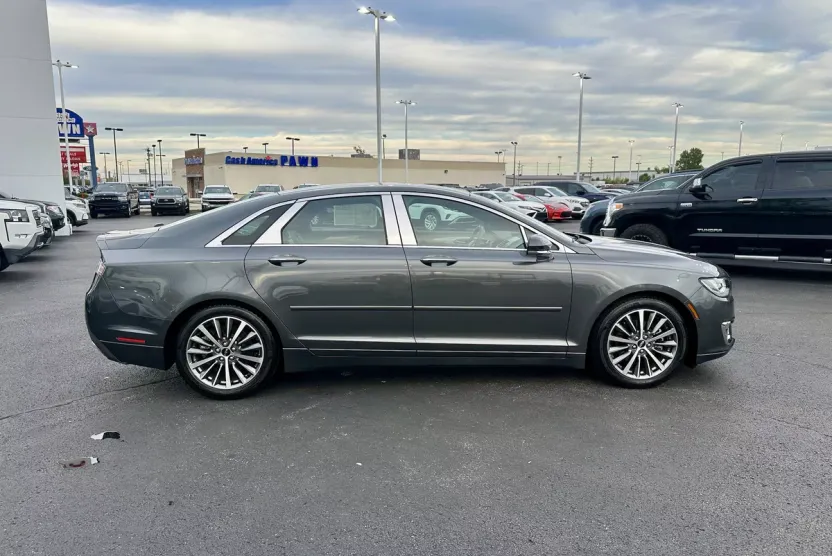 2020 Lincoln MKZ Standard photo 1