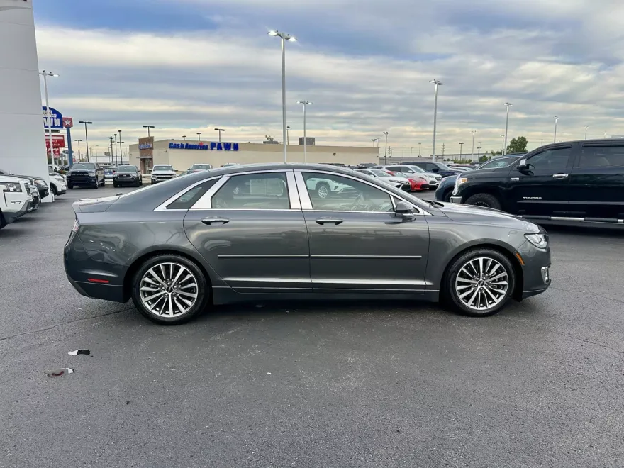 2020 Lincoln MKZ Standard photo 1