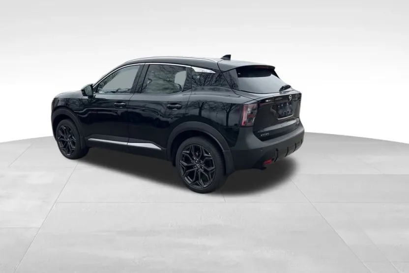 2025 Nissan Kicks SR photo 1