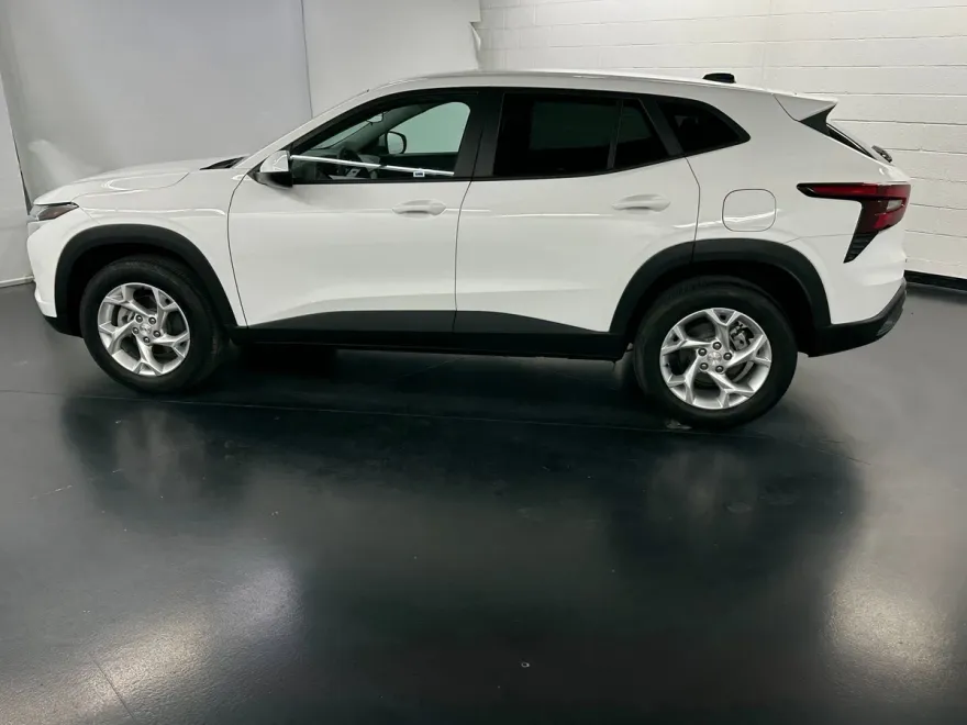 2024 Chevrolet Trax LS photo 1