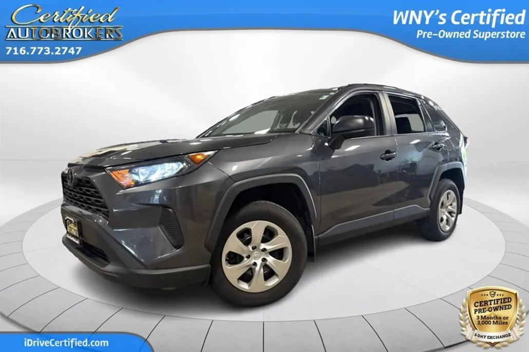 2019 Toyota RAV4 LE photo 1