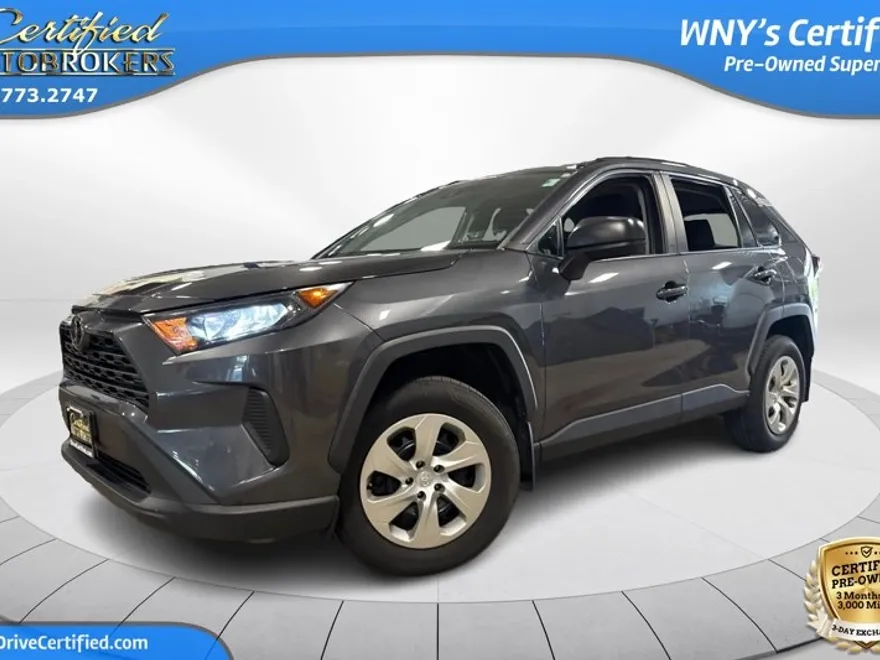 2019 Toyota RAV4 LE photo 1
