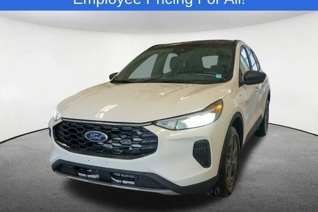 2025 Ford Escape ST-Line photo 1