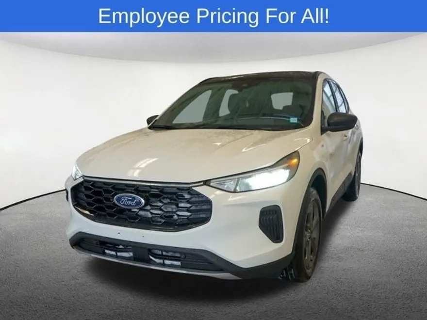 2025 Ford Escape ST-Line photo 1