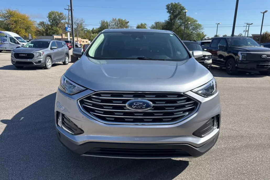 2022 Ford Edge SEL photo 1