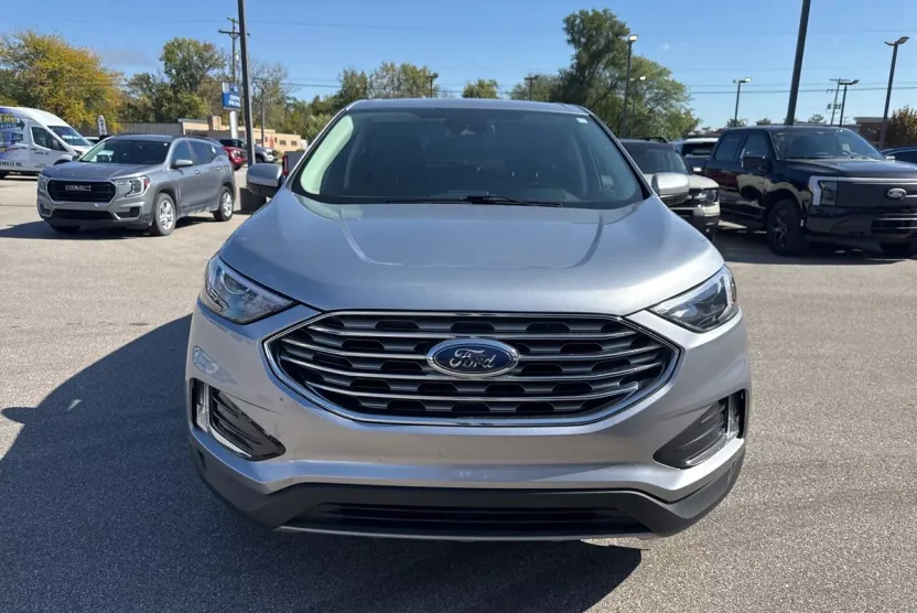 2022 Ford Edge SEL photo 1