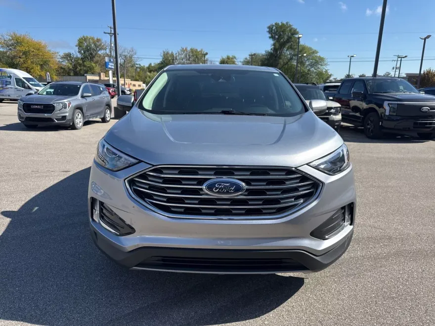 2022 Ford Edge SEL photo 1
