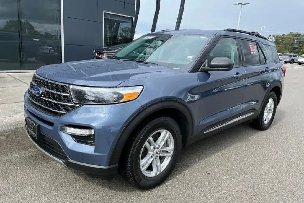 2021 Ford Explorer XLT photo 1