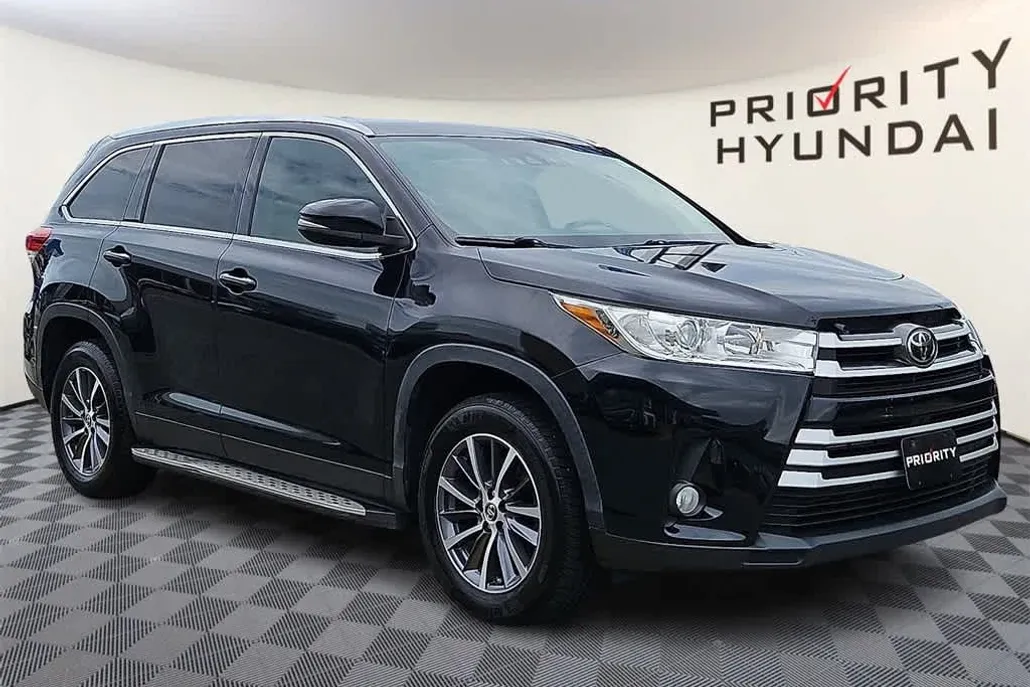 2019 Toyota Highlander XLE photo 1