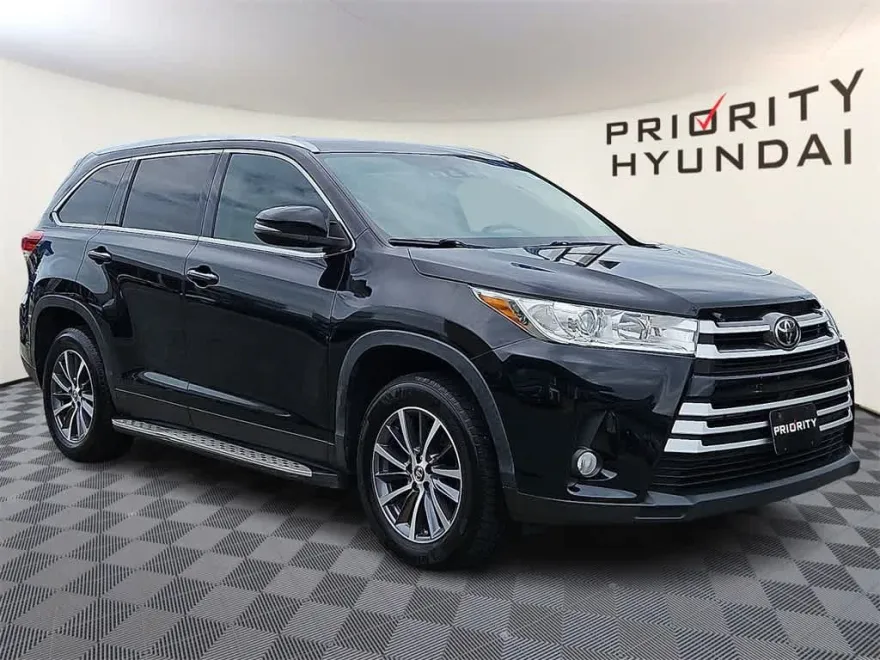 2019 Toyota Highlander XLE photo 1
