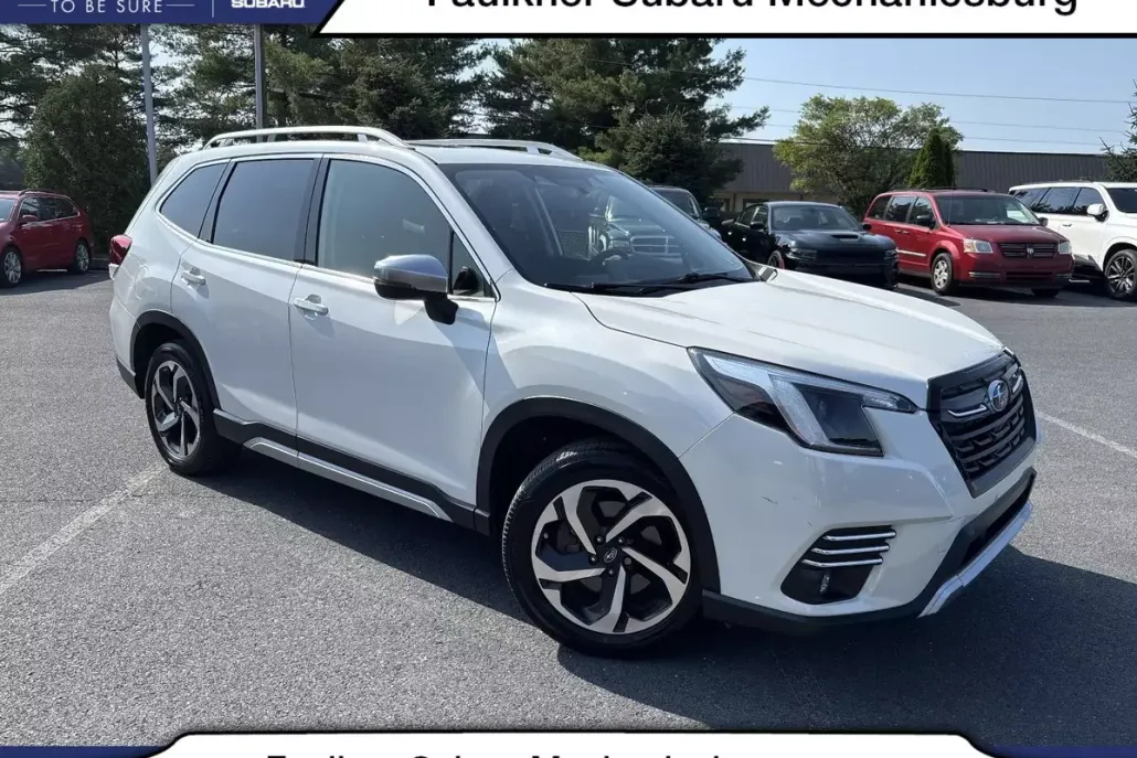 2023 Subaru Forester Touring photo 1