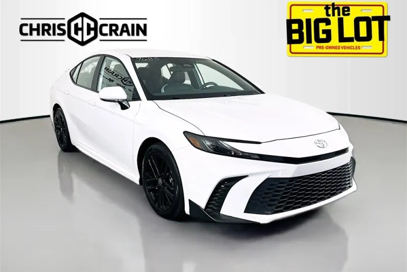 2025 Toyota Camry SE photo 1