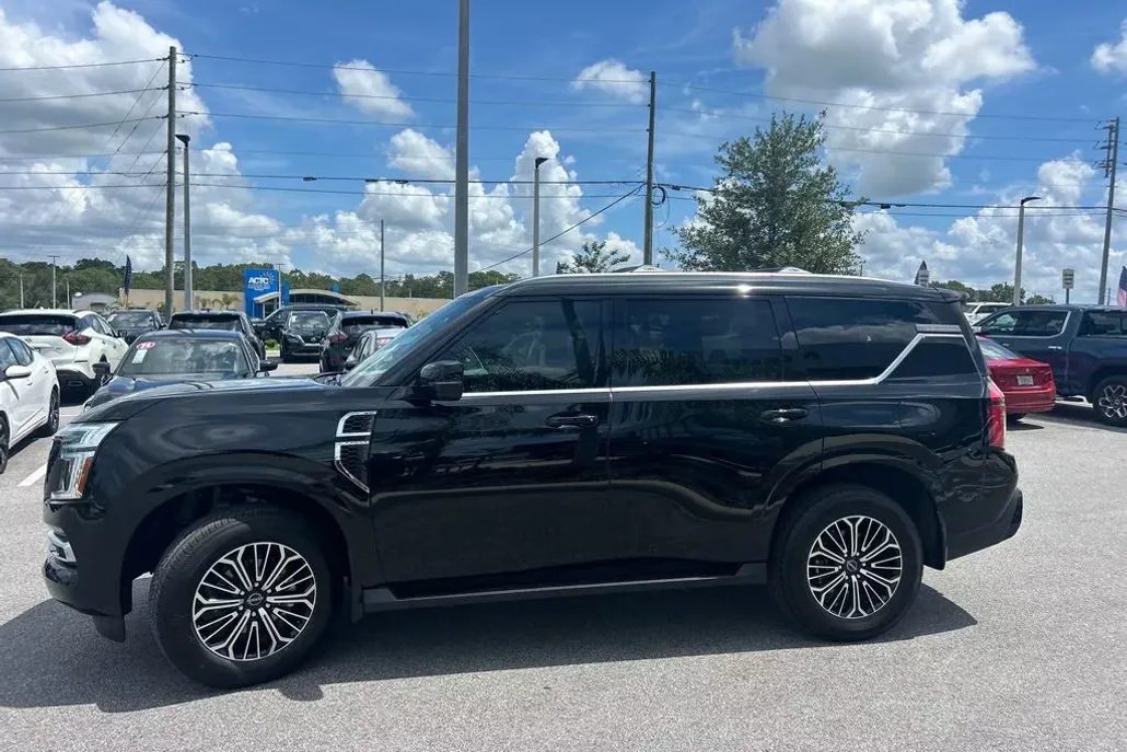 2025 Nissan Armada Platinum photo 1
