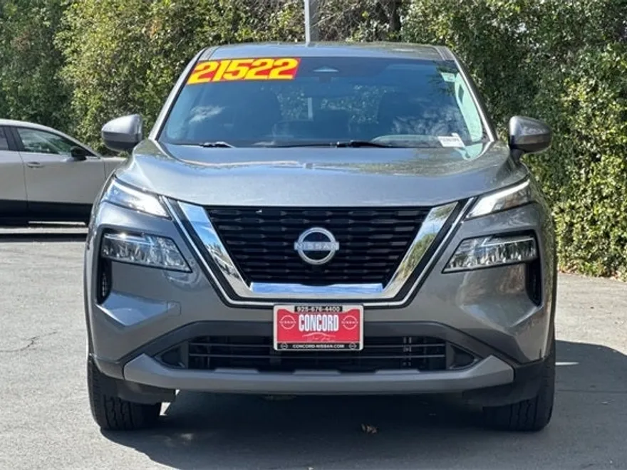 2023 Nissan Rogue SV photo 1