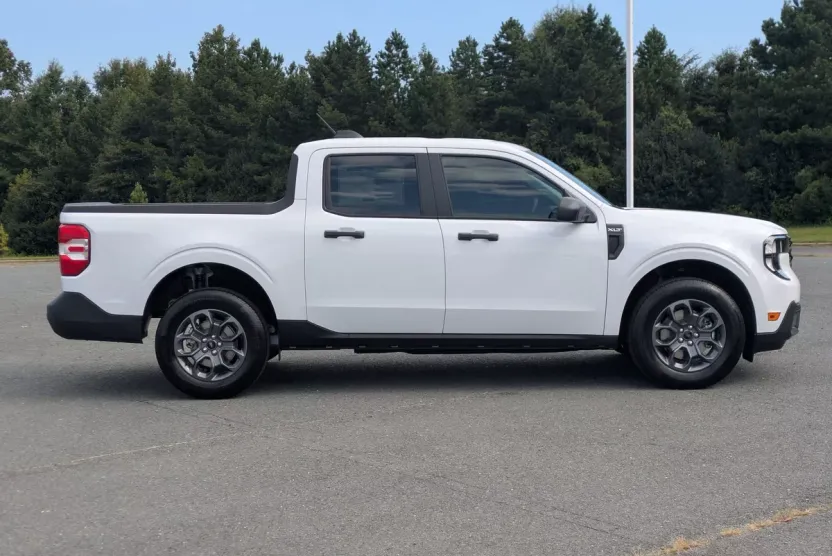 2025 Ford Maverick XLT photo 1