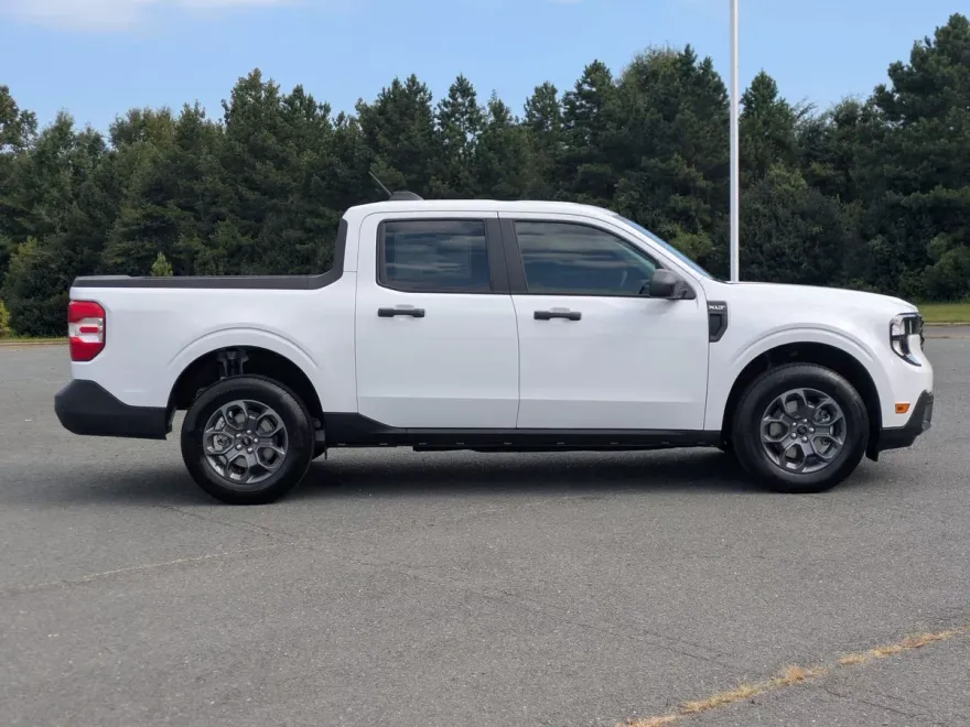 2025 Ford Maverick XLT photo 1