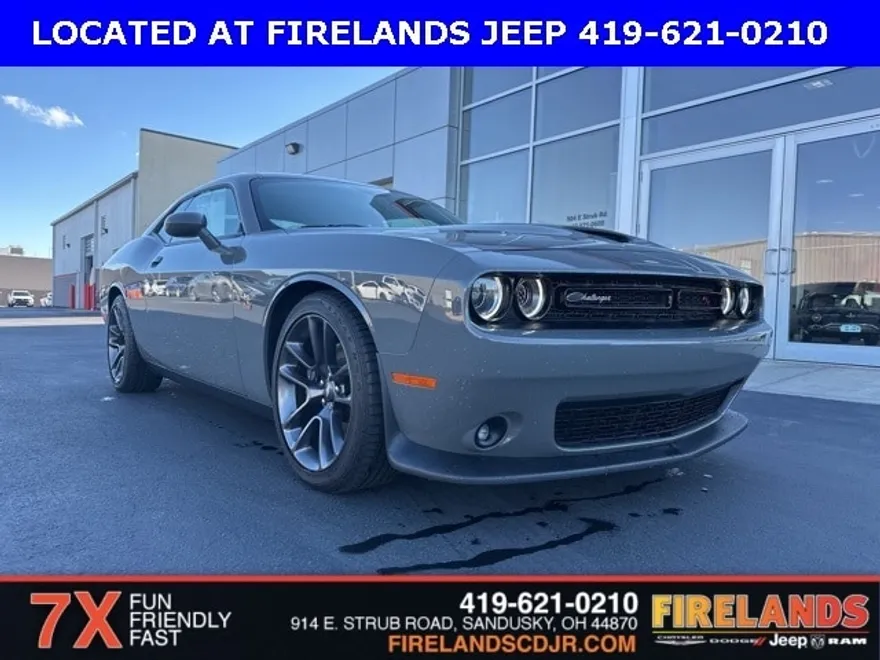 2023 Dodge Challenger R/T Scat Pack photo 1