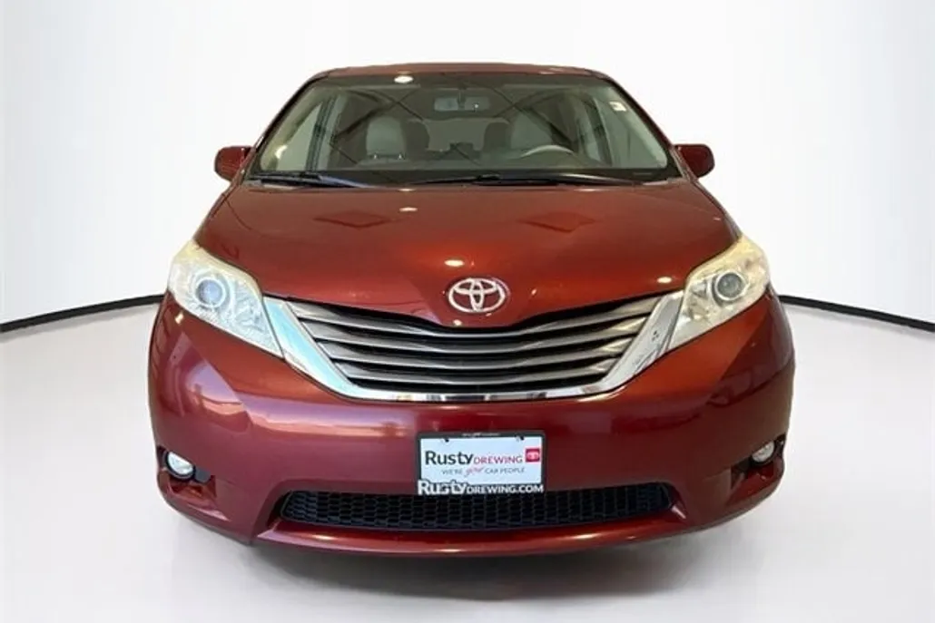 2011 Toyota Sienna Base photo 1