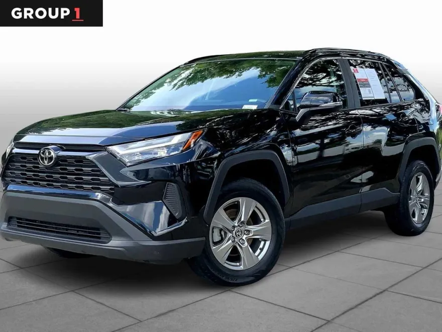 2023 Toyota RAV4 XLE photo 1